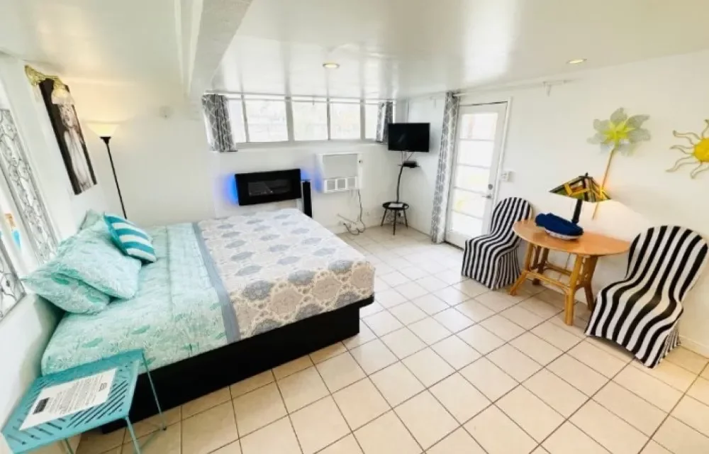 Patio King Studio Kitchenette - NX at A Place In The Sun Garden Hotel